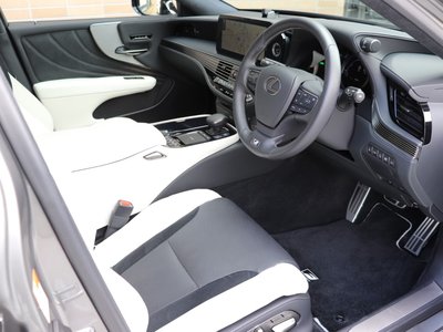 2022 Lexus LS photo 4