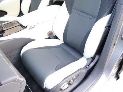 2022 Lexus LS photo 13