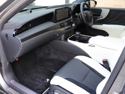 2022 Lexus LS photo 12