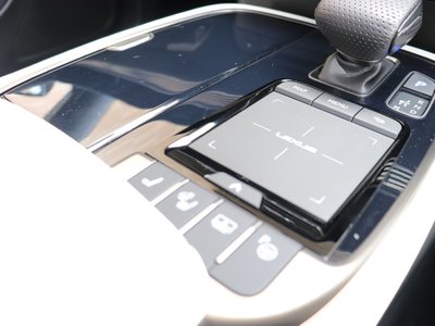 2022 Lexus LS thumbnail 17