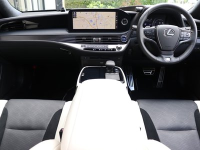2022 Lexus LS photo 3