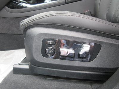 2025 BMW X7 thumbnail 74