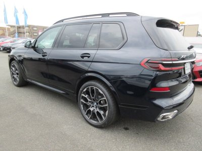 2025 BMW X7 photo 9