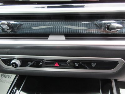 2025 BMW X7 thumbnail 34