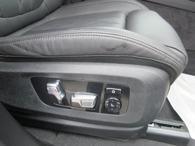 2025 BMW X7 thumbnail 77