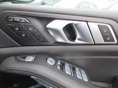 2025 BMW X7 thumbnail 48