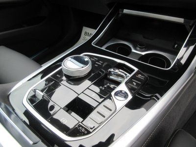 2025 BMW X7 thumbnail 31