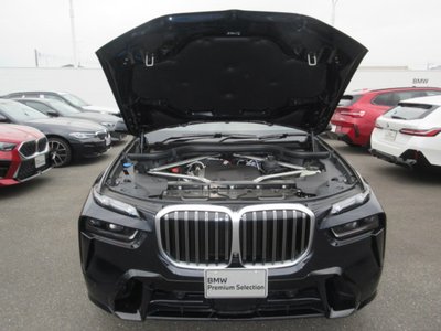 2025 BMW X7 photo 3