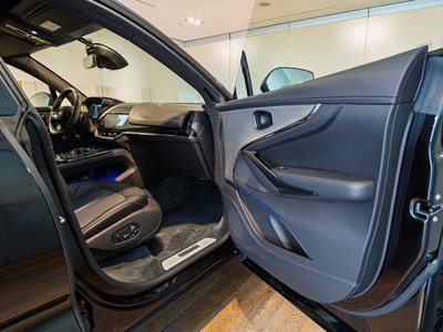2026 Aston Martin DBX — миниатюра 17