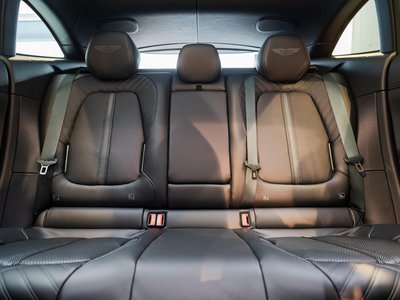2026 Aston Martin DBX — миниатюра 19