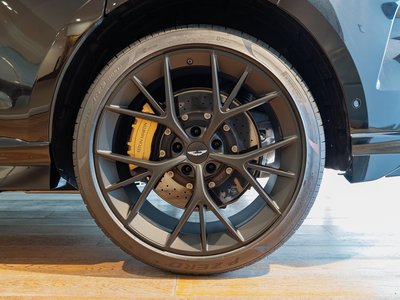 2026 Aston Martin DBX photo 10