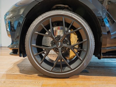 2026 Aston Martin DBX photo 7