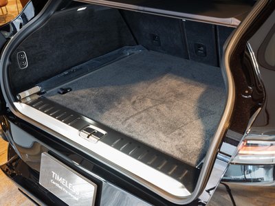 2026 Aston Martin DBX — миниатюра 28