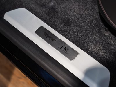 2026 Aston Martin DBX — миниатюра 26