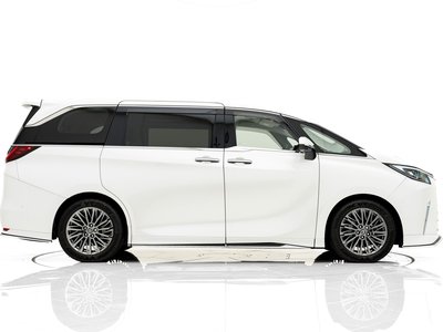صورة مصغرة 8 لـ 2024 Lexus LM