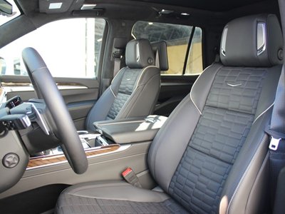 2025 Cadillac ESCALADE photo 4