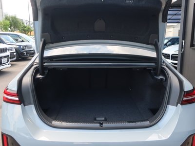 2025 BMW I5 缩略图 26