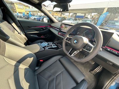 2025 BMW 5 SERIES TOURING — фото 10