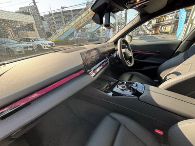 2025 BMW 5 SERIES TOURING — фото 2