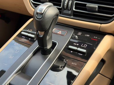 2023 Porsche MACAN thumbnail 50