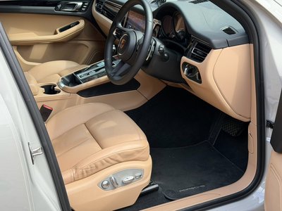 2023 Porsche MACAN thumbnail 39