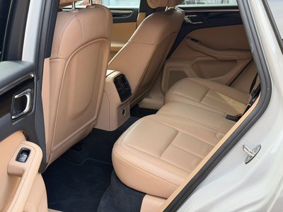 2023 Porsche MACAN thumbnail 25