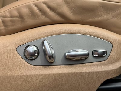 2023 Porsche MACAN thumbnail 40