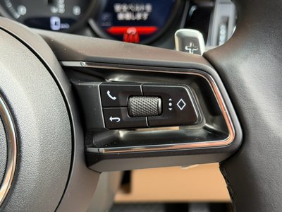 2023 Porsche MACAN thumbnail 44