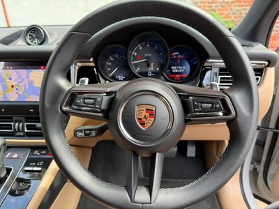 2023 Porsche MACAN thumbnail 43