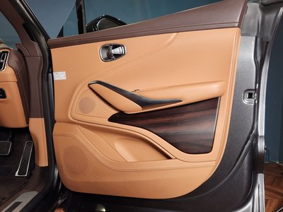 صورة مصغرة 61 لـ 2022 Aston Martin DBX