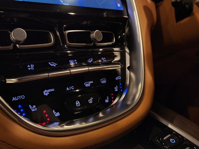 صورة مصغرة 77 لـ 2022 Aston Martin DBX