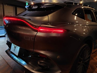 2022 Aston Martin DBX — фото 16