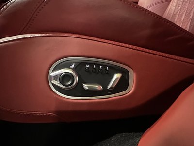 صورة 43 لـ 2021 Aston Martin DBX
