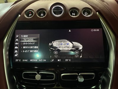 صورة 49 لـ 2021 Aston Martin DBX