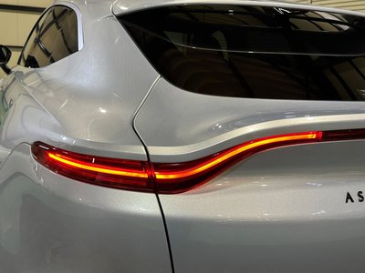 صورة 33 لـ 2021 Aston Martin DBX