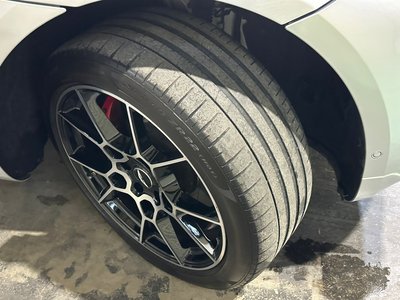 صورة 39 لـ 2021 Aston Martin DBX