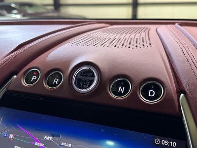 صورة 53 لـ 2021 Aston Martin DBX