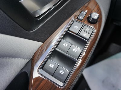 صورة 16 لـ 2017 Toyota SIENA