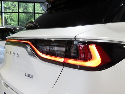صورة 43 لـ 2024 Lexus LBX