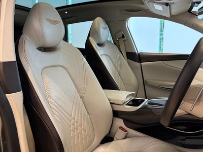 2021 Aston Martin DBX 照片 21