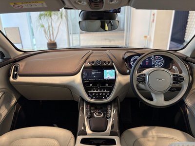 2021 Aston Martin DBX 照片 2