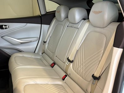 2021 Aston Martin DBX 照片 29