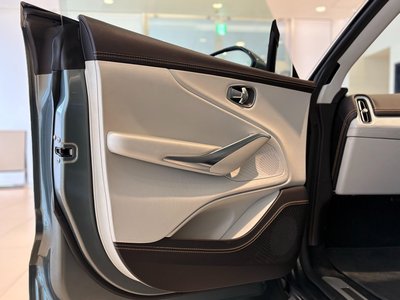 2021 Aston Martin DBX 照片 25