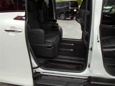 صورة 30 لـ 2023 Toyota ALPHARD