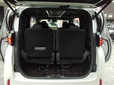 صورة 37 لـ 2023 Toyota ALPHARD
