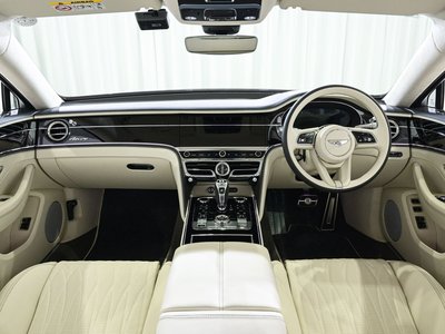 صورة 20 لـ 2026 Bentley FLYING SPUR