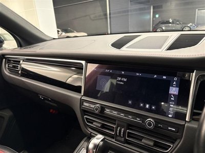 2019 Porsche MACAN thumbnail 19
