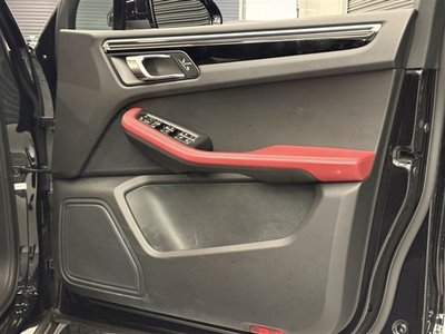 2019 Porsche MACAN thumbnail 23