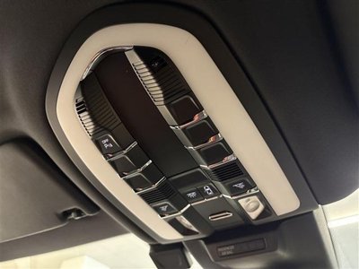 2019 Porsche MACAN thumbnail 17