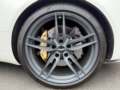 2020 Aston Martin DBS SUPERLEGGERA 照片 9